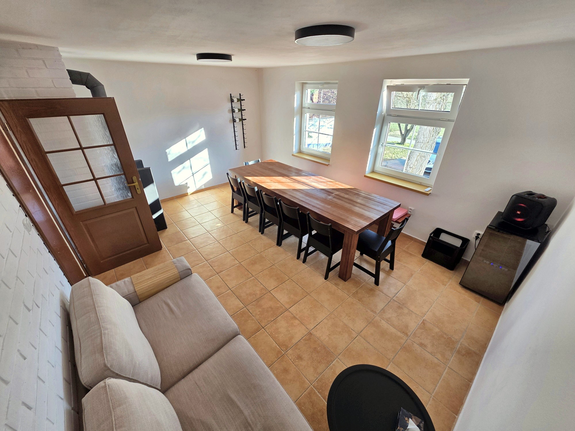 Červený apartmán – obývací pokoj, pohled shora